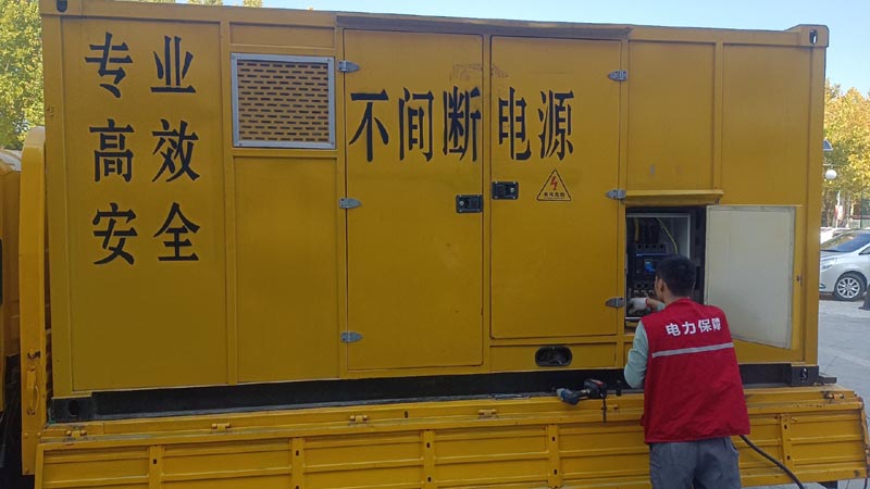 定州柴油发电机组和UPS电源配合使用时，如何避免切换过程中的电力中断？